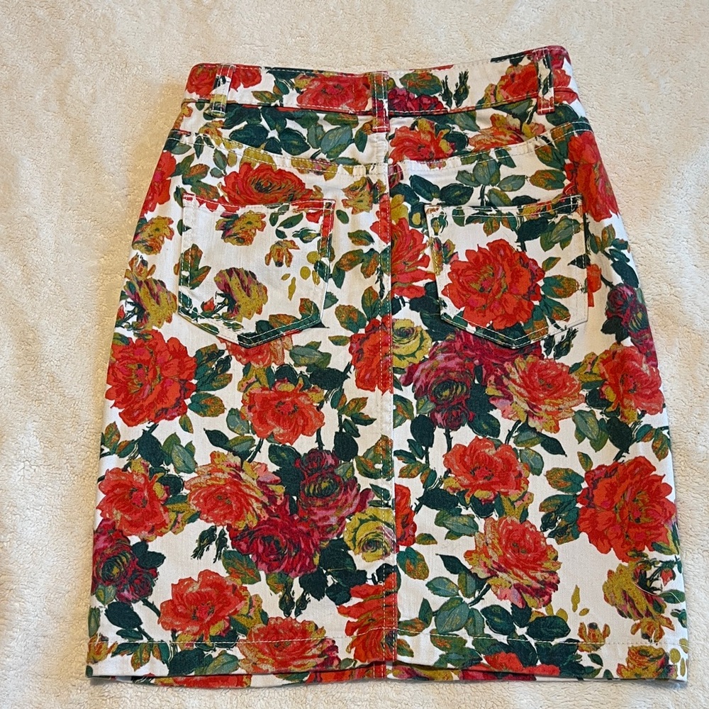 Anthropologie Maeve Floral Denim Pencil Skirt White Red Green Button Fly Size 0 - Picture 4 of 4